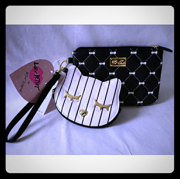 Betsey Johnson Handbags - 🎄Luv Betsey Wristlet Set